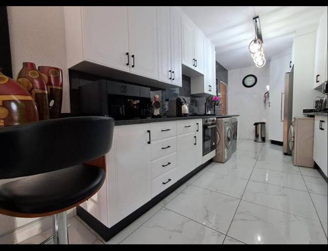 3 BEDROOM TOWNHOUSE FOR SALE IN BRACKENHURST